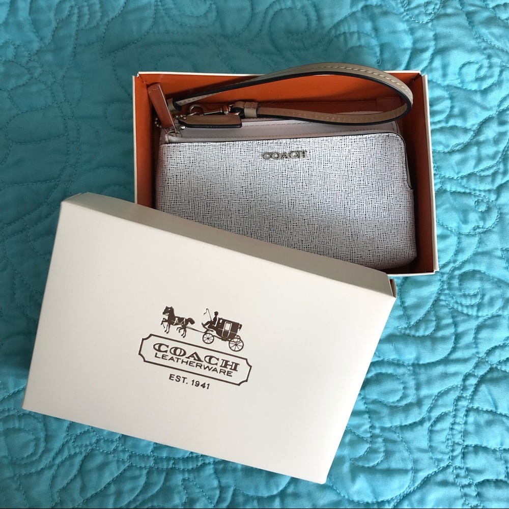 Coach white leather double zippers wristlet